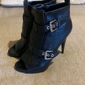 Nine West like new black leather heels. Size 7